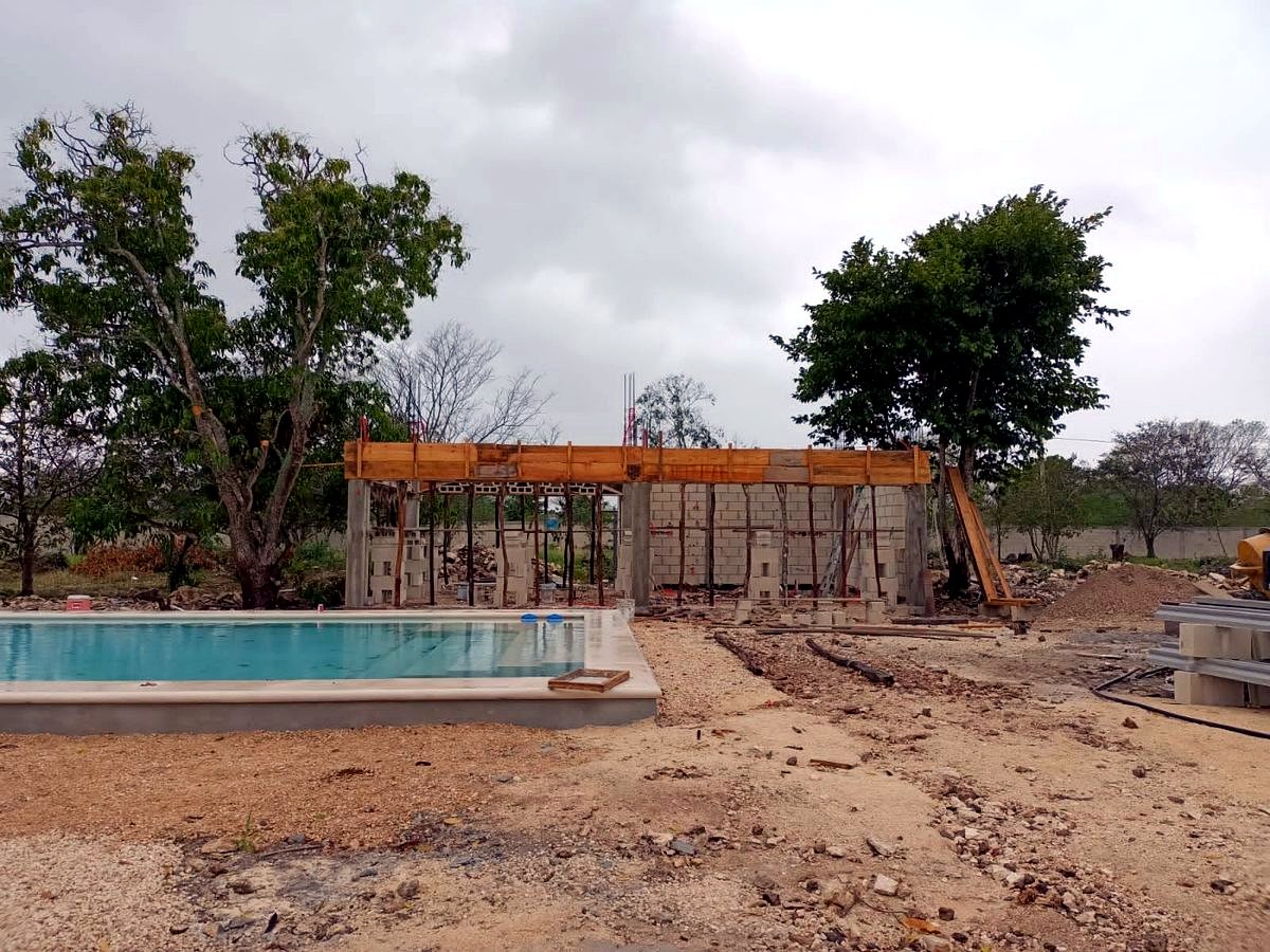 Alberca y muro de block en construcción, Casa Hunucmá etapa 2