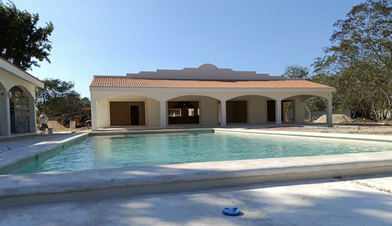 Casa principal y alberca en obra avanzada, Casa Hunucmá etapa 3