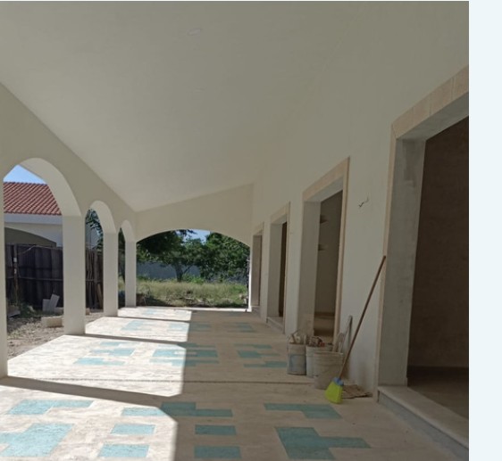 Pasillo con arcos en obra, Casa Hunucmá etapa 3